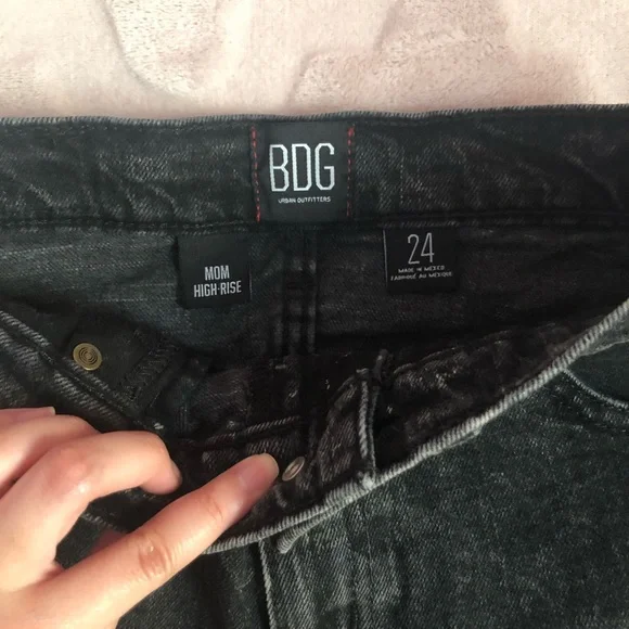 BDG Urban Outfitters Black Mom High-Rise Shorts - Picture 2 of 3